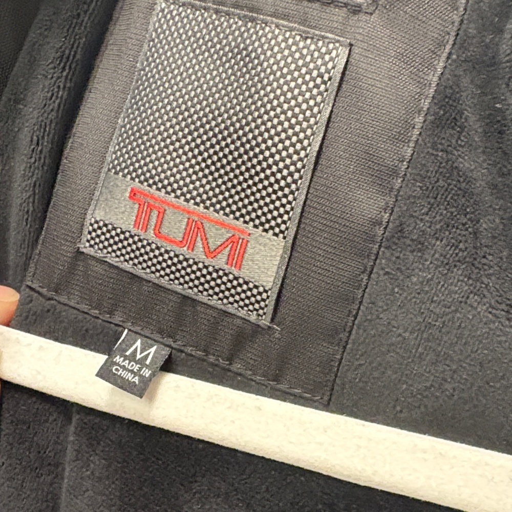 TUMI BLACK PUFFER COAT WITH TAN FUR TRIM. - Picture 2 of 16